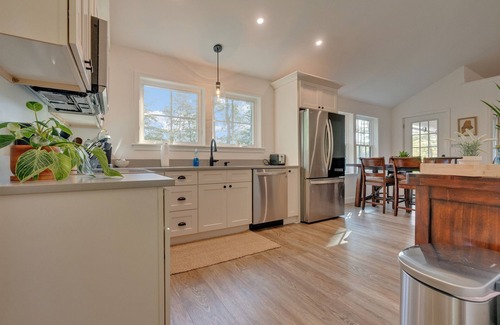 Kennebunk House | Riverfront! Close to Dock Square & Beach! KBK/KPT
