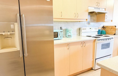 Sunnyside House | Riverfront Comfort: Basement Room for Rent