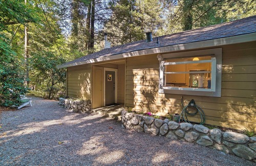 Ben Lomond Cottage | Riverfront Cottage in Redwoods w/Decks + Beach!