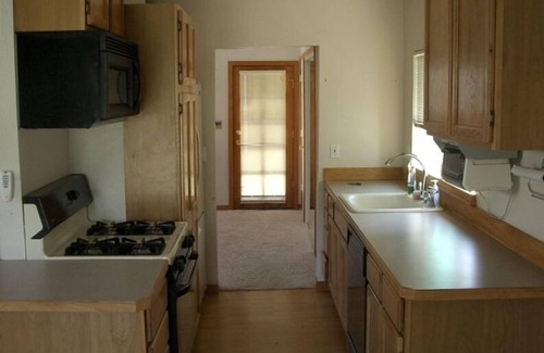 Old Bend House | Riverfront Cottage -Near Drake Park, Walk to Town.