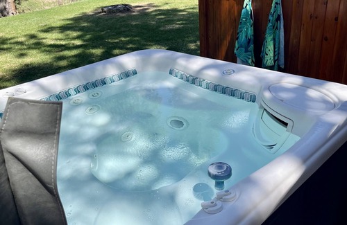 Garden Valley Cabin | Riverfront Cozy Cabin with spacious hot tub on the Middle Fork Payette River.