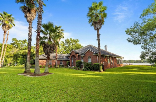 Northside House | Riverfront Escape! Private Pier, 4BR Home & Room to Entertain.