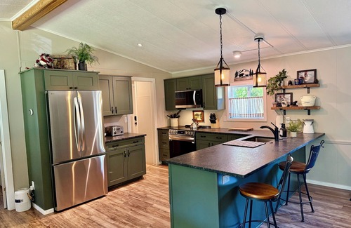Trail House | Riverfront Gem with Big Deck, Fishing & Adventure. Comfy beds, upgraded beauty