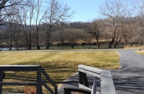 Fishers Hill Cabin | Riverfront Getaway Cabin