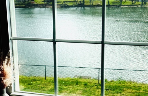 Mount Carbon House | Riverfront House, Deck Over River, Bar, Gazebo, Pets Welcome, Scenic Views, Dock