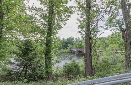 Confluence House | Riverfront Lodge | 4BR,3BA, Hot Tub, River Access