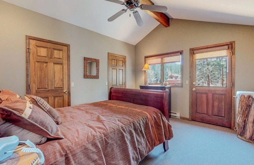 Aspen Brook House | Riverfront Lodge/AC/walk to RMNP TH & YMCA /3mi to EP/fishing & playground