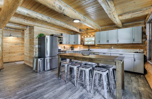 Beaverhead County Cabin | Riverfront Montana Log Cabin w/Mountain Views!