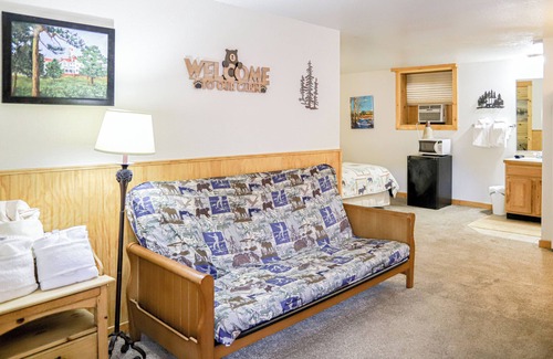 Estes Park Hotel | Riverfront Motel w/Pool, Views 106