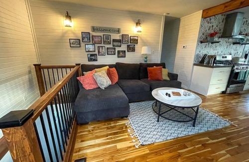 Momence House | Riverfront Oasis: Parks+ Kayaks+Relaxation Await!