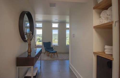 Narrowsburg Apartment | Riverfront on main street Narrowsburg - a vacationer's playground