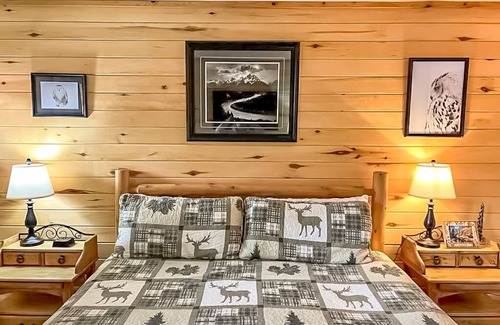 Estes Park Hotel | Riverfront Pool Motel, Views HKLL