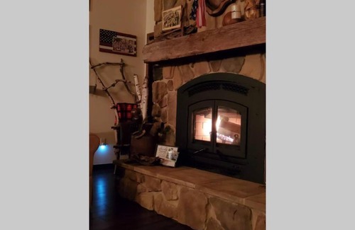 Wallace House | Riverfront Private Wooded 4-Season Cottage Retreat