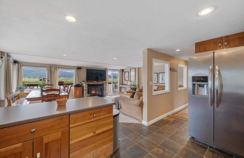 Nehalem Cottage | *Riverfront*Pvt Dock*Game Room*6 mins to Beach*