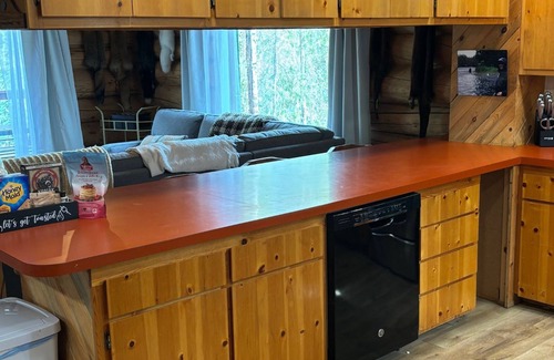 Cooper Landing Cabin | Riverfront Retreat on Kenai River