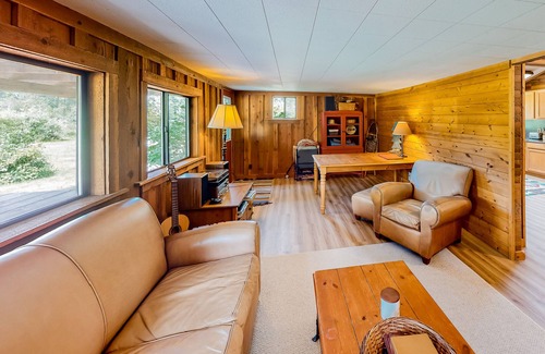 Elk Meadows Cabin | Riverfront Retreat | Cabin in Cle Elum with grill, W/D, & wood stove