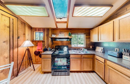 Elk Meadows Cabin | Riverfront Retreat | Cabin in Cle Elum with grill, W/D, & wood stove