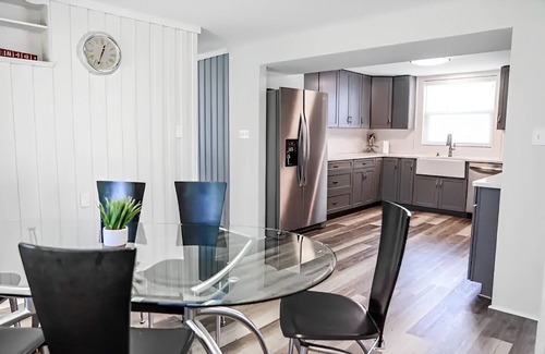 Winamac House | Riverfront Retreat