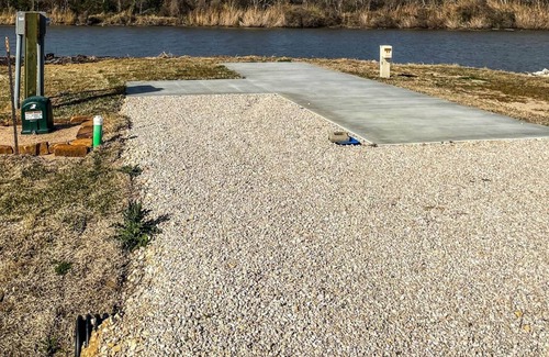 Matagorda RV Rental | Riverfront RV Spot #4