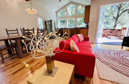 Trail House | Riverfront Stunning Open Concept 3bdrm near outdoor activities