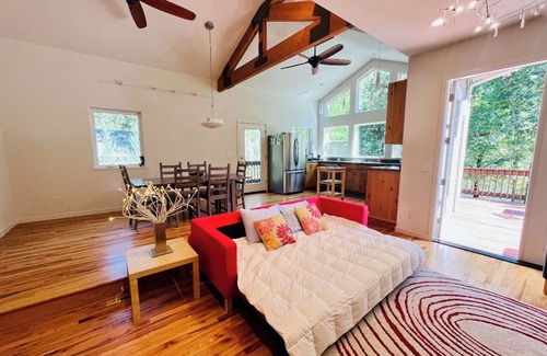 Trail House | Riverfront Stunning Open Concept 3bdrm near outdoor activities