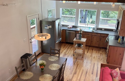 Trail House | Riverfront Stunning Open Concept 3bdrm near outdoor activities