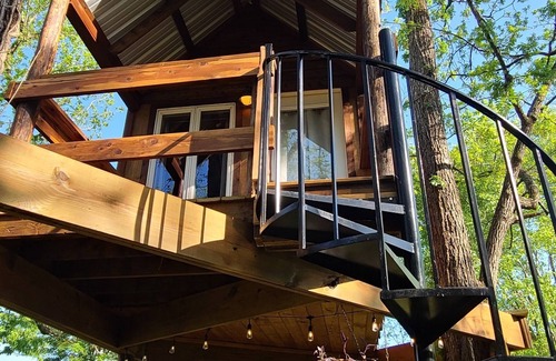 Eureka Springs RV Rental | Riverfront Treehouse Camp