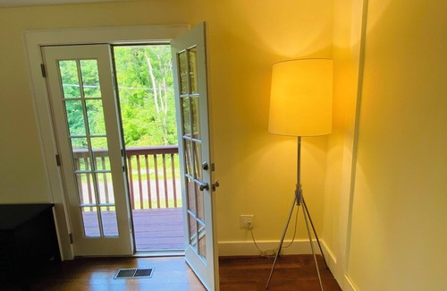Weston House | Riverfront Weston Home-1 Hr to NYC.Easy access to restaurants, I-95 & Parkway