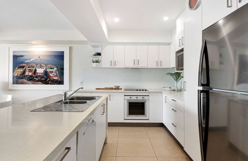 Noosaville Apartment | Riverfront with Jetty