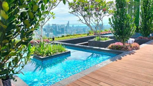 Brickfields Apartment | Riveria City with sky pool and fitness room KL Sentral