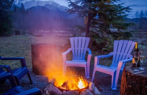 Ashford Cabin | Rivers Edge A River Front cabin with Majestic Mountain View’s