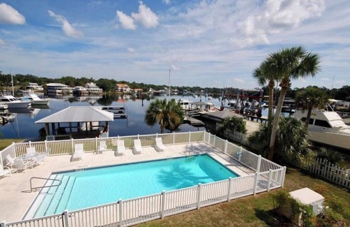Steinhatchee Condo | River’s Edge - Largest Sq ft Unit - Assigned Boat Slip - WaterFront - WIFI