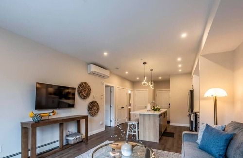 Golden Condo | Rivers Edge | Mtn Views | AC | BBQ | King Bed