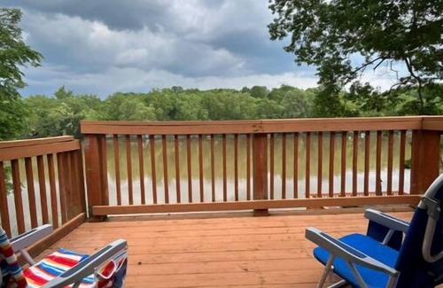 Front Royal House | Rivers Edge Retreat with spectacular water views, Full kitchen, Games, Fishing