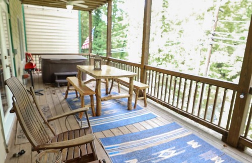 Helen House | Rivers Rest – Beautiful Riverfront Townhome in Downtown Helen