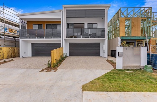 Murrumba Downs House | Riverside 3-Bed Home with Study Nook and BBQ