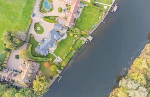 Fifield House | Riverside 5-Bedroom Home in Windsor