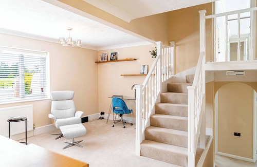 Fifield House | Riverside 5-Bedroom Home in Windsor