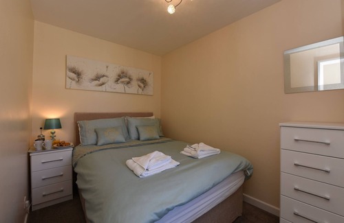 Dartmouth Apartment | Riverside 6 - Three Bedroom Apartment, Sleeps 6