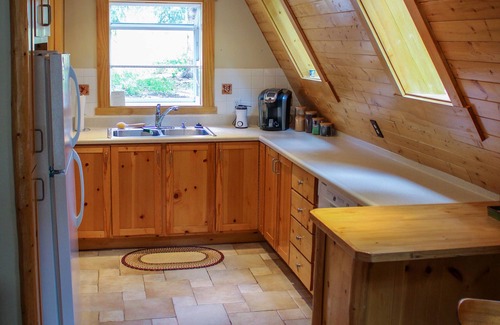 Lyons House | Riverside A-Frame Close to RMNP, 2 BDR King, 1 BTH, Autumn is the BEST season!