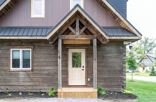 Trent Hills House | Riverside Abode, sleeps 10 with beach and dock access