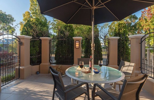 Nelson City Centre Apartment | Riverside Apartment in central Nelson.