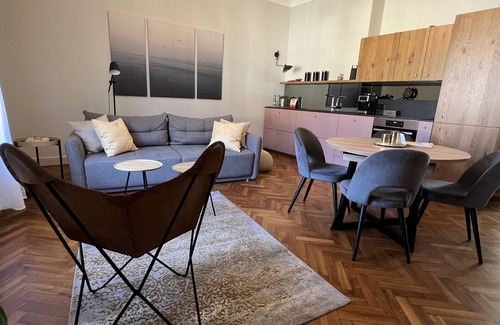 Ljubljana City Centre Apartment | Riverside apartment with free parking