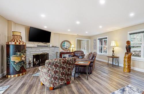 Oak Grove House | Riverside at the Riverhouse