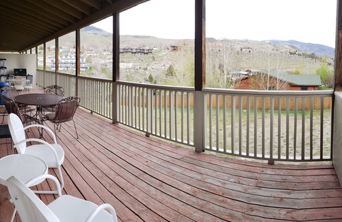 Gardiner Apartment | Riverside B Parks in Gardiner, MT