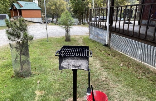 Lakeview Cabin | Riverside Cabin A 90FT to riversedge. Great Views of White River WIFI CABLE BBQ