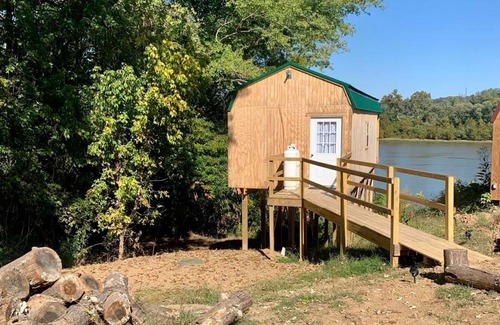 Apple Grove Cabin | Riverside Cabin with Homemade Breakfast