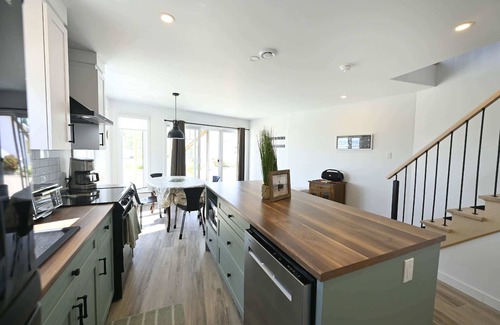 Isle aux Coudres Apartment | Riverside Condo with Pool - Les Voitures d'Eau