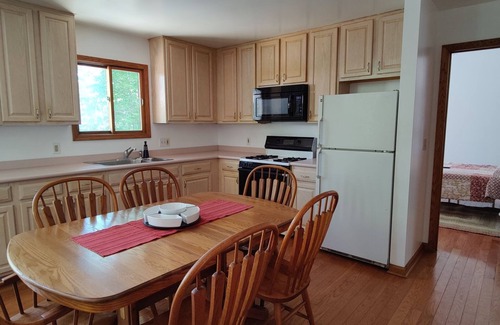 Marion House | Riverside/Fishing/Arcade/Pool Table/Disk Golf/Fire Pit/Basketball/Pets/WiFi/UTV