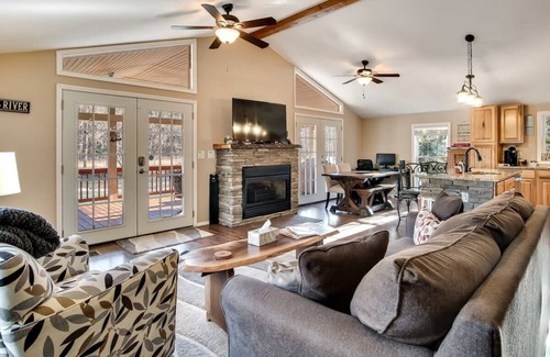 Franklin House | Riverside Getaway with Peaceful Views & Sounds